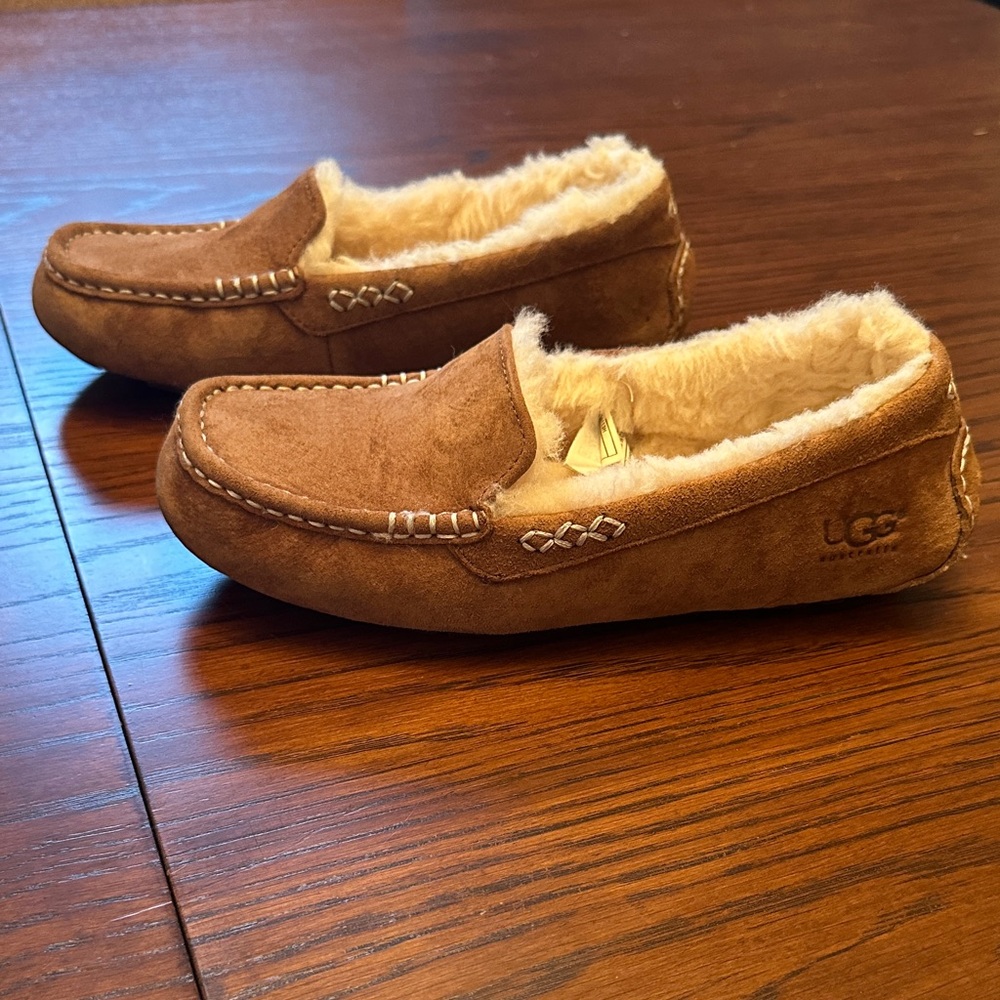 UGG Ansley Moccasin Slippers.  Tan Suede, Faux Fur Lined. Women Size 6 - Picture 2 of 6